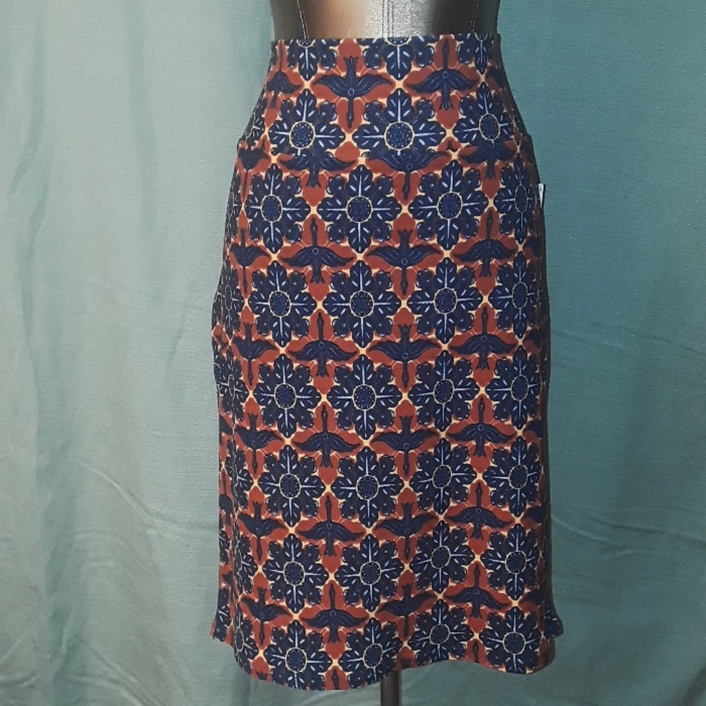 ** Lularoe Cassie Skirt in Red Blue & Yellow Print